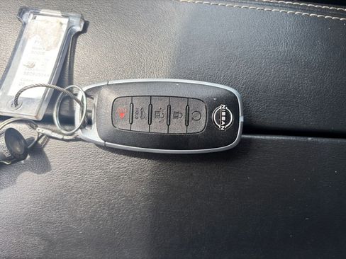 Used 2025 Nissan Rogue SV image 21