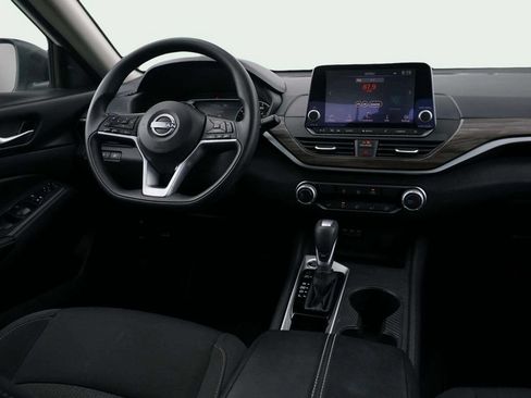 Used 2025 Nissan Altima 2.5 SV FWD image 24