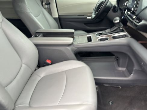 Used 2024 Toyota Sienna XLE image 24