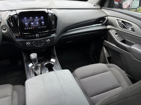 Used 2023 Chevrolet Traverse LT FWD image 21