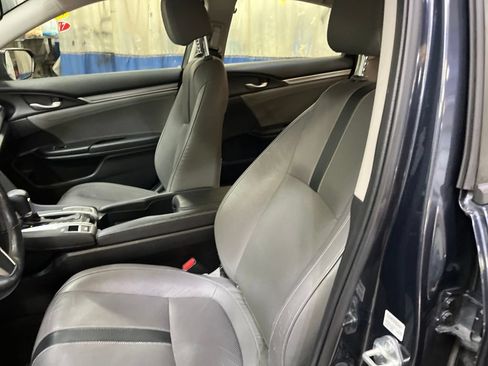 Used 2018 Honda Civic Touring image 12