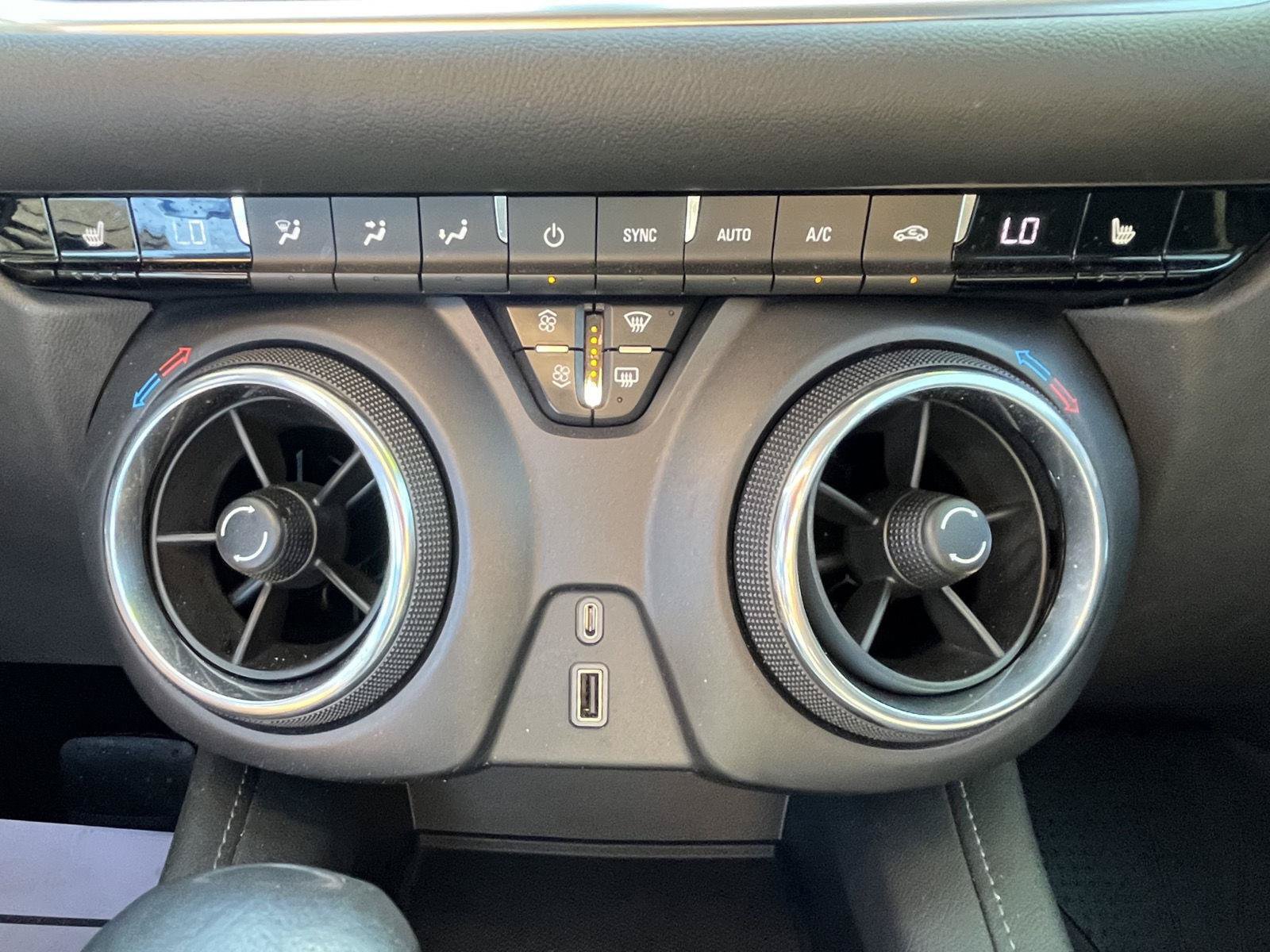 Used 2020 Chevrolet Blazer LT FWD image 13
