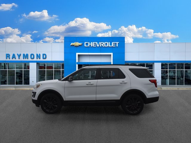 Used 2017 Ford Explorer XLT w/ Equipment Group 202A AWD/4WD image 6
