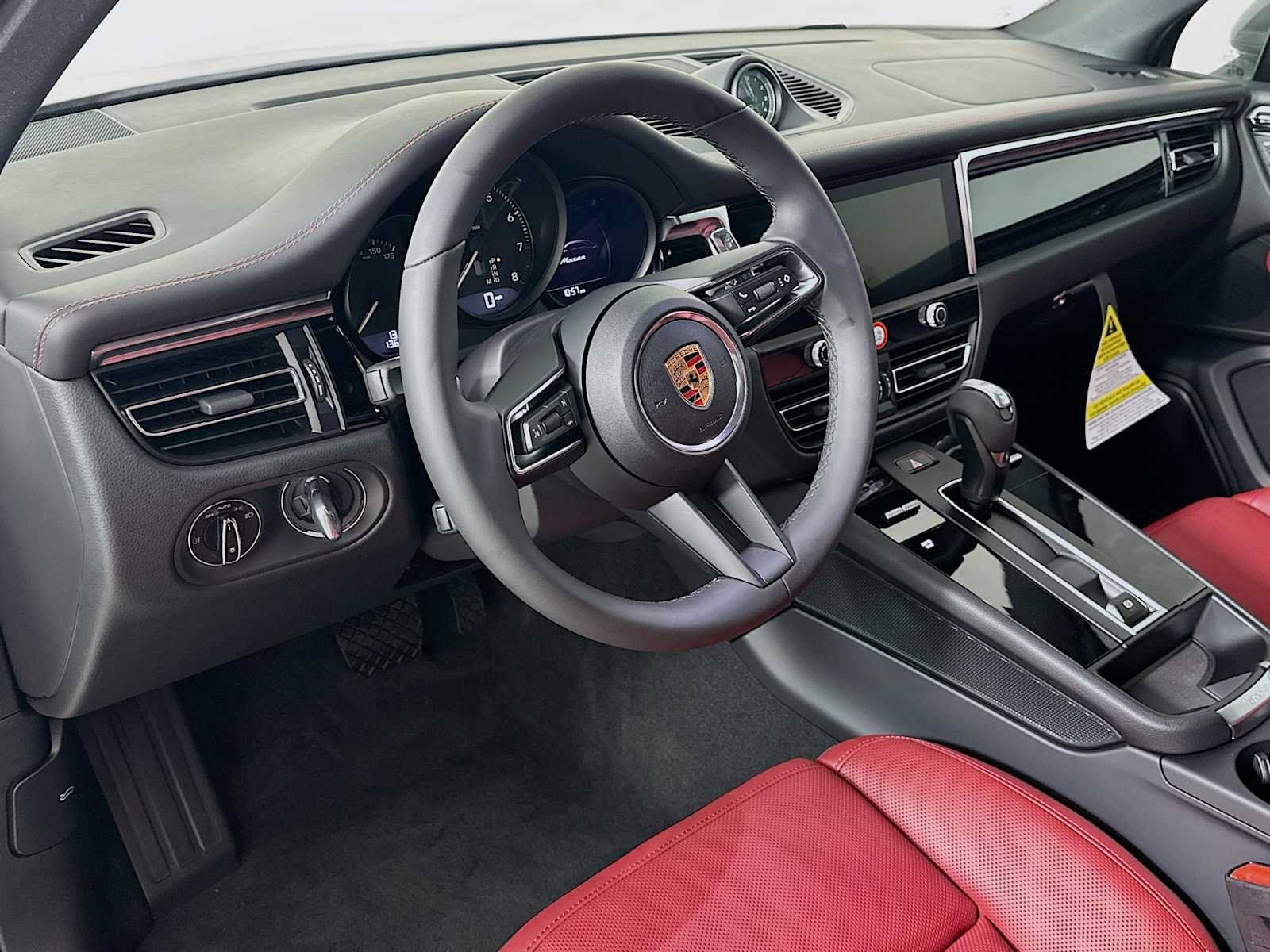 Used 2026 Porsche Macan AWD/4WD image 4