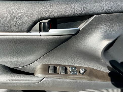 Used 2021 Toyota Camry XSE image 17