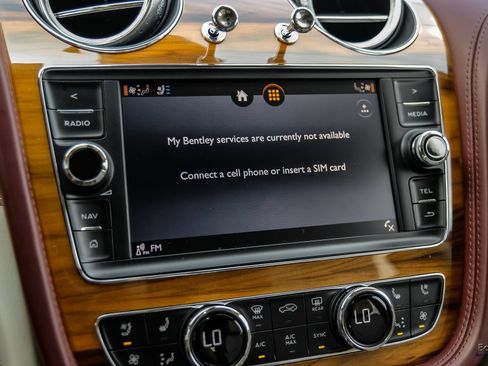 Used 2020 Bentley Bentayga Plug-In Hybrid AWD/4WD image 70