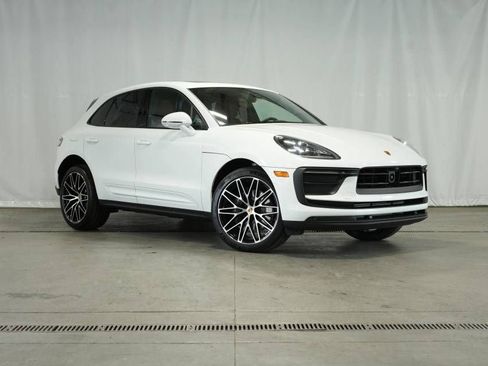 Certified 2025 Porsche Macan AWD/4WD image 9