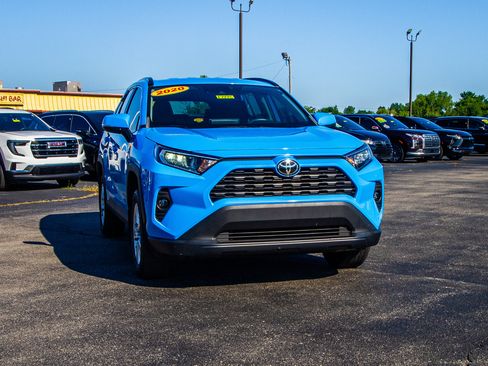 Used 2020 Toyota RAV4 XLE w/ XLE Grade Weather Package AWD/4WD image 10