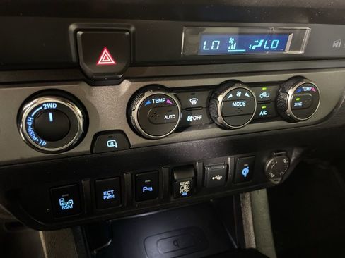 Used 2021 Toyota Tacoma TRD Off-Road image 29