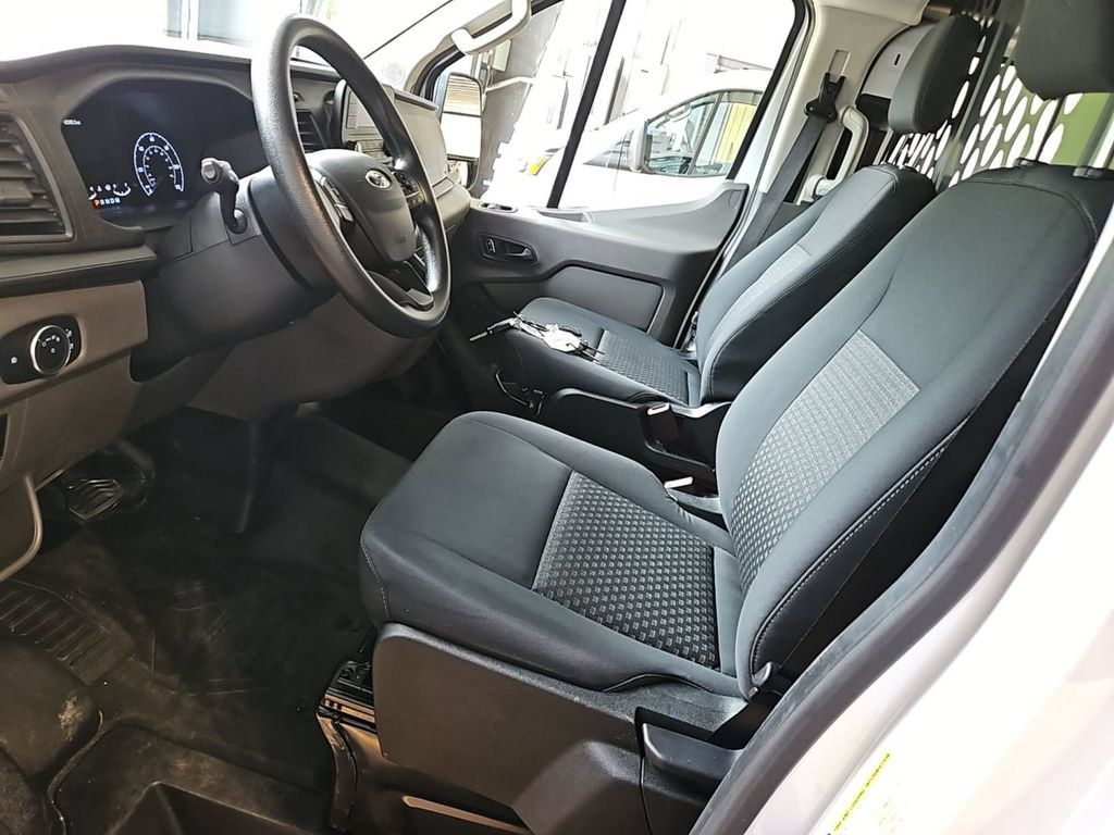 Used 2025 Ford Transit 250 Low Roof w/ Exterior Upgrade Package RWD image 4