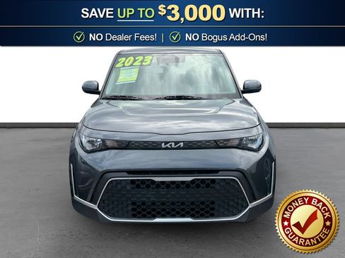 Used 2023 Kia Soul LX w/ LX Technology Package FWD image 2