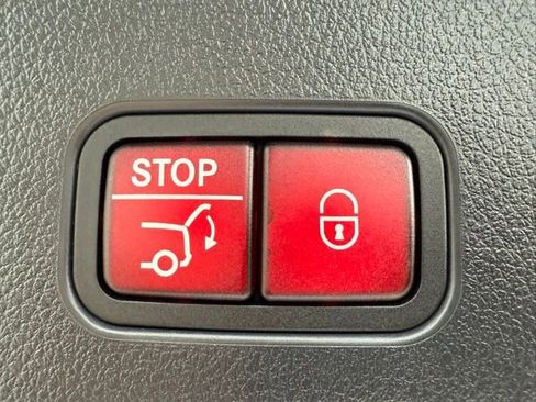 Used 2023 Mercedes-Benz GLC 300 4MATIC w/ AMG Line image 13