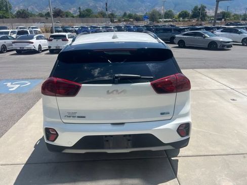 Used 2022 Kia Niro Touring Special Edition FWD image 4