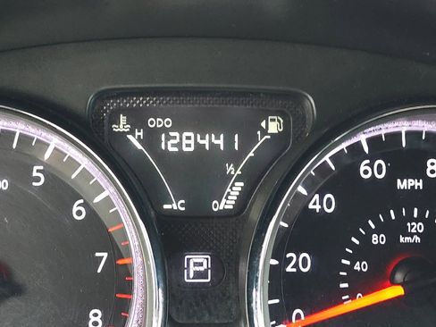 Used 2017 Nissan Versa SV image 22