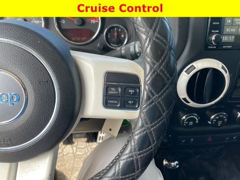 Used 2015 Jeep Wrangler Unlimited Rubicon AWD/4WD image 21
