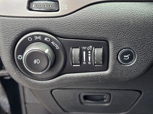 Used 2019 Jeep Cherokee Limited AWD/4WD image 12