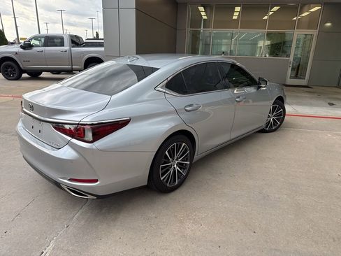 Used 2023 Lexus ES 350 w/ Premium Package FWD image 3