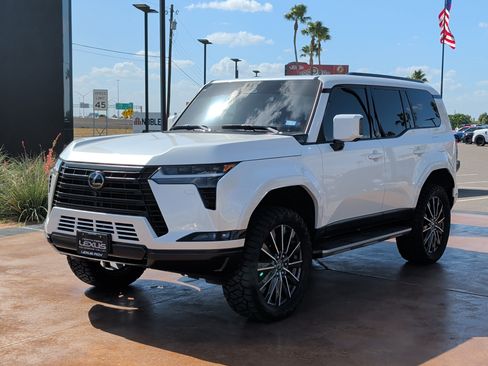 Used 2024 Lexus GX 550 w/ Accessory Package (Z1) AWD/4WD image 5