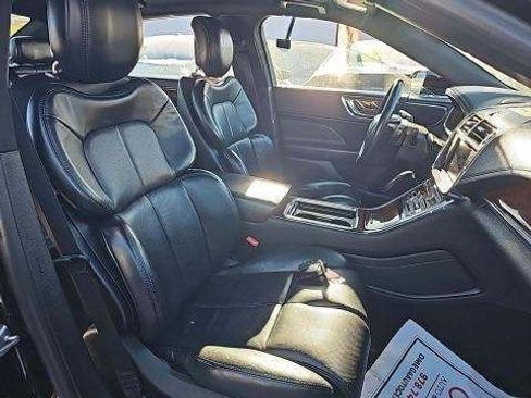 Used 2018 Lincoln Continental Select image 5