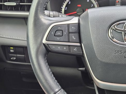 Used 2022 Toyota Highlander LE image 29