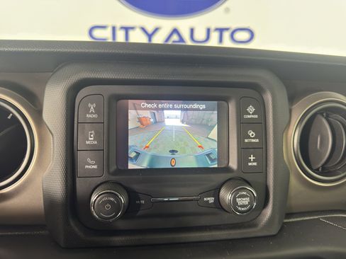 Used 2020 Jeep Gladiator Sport AWD/4WD image 28