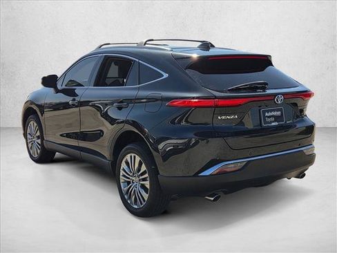 Used 2024 Toyota Venza XLE AWD/4WD image 7