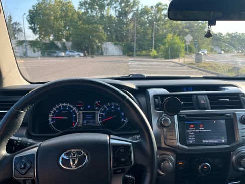Used 2016 Toyota 4Runner SR5 AWD/4WD image 8