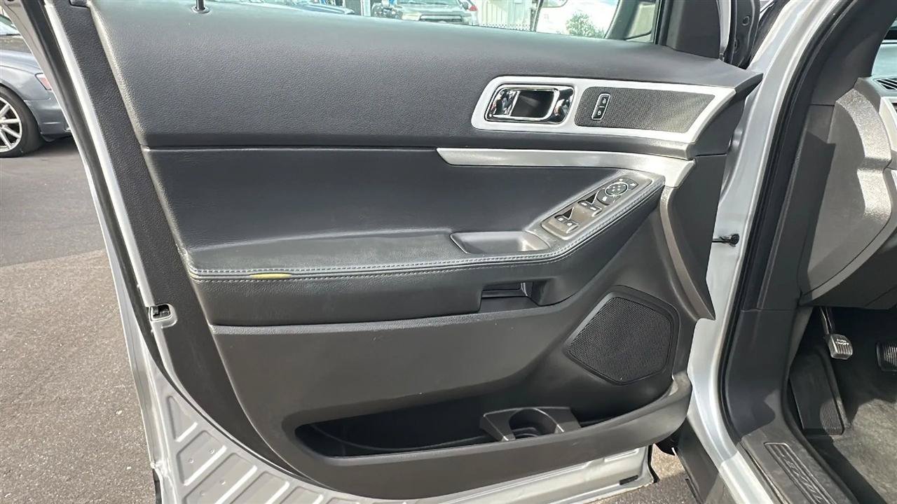 Used 2014 Ford Explorer XLT w/ Equipment Group 202A AWD/4WD image 25