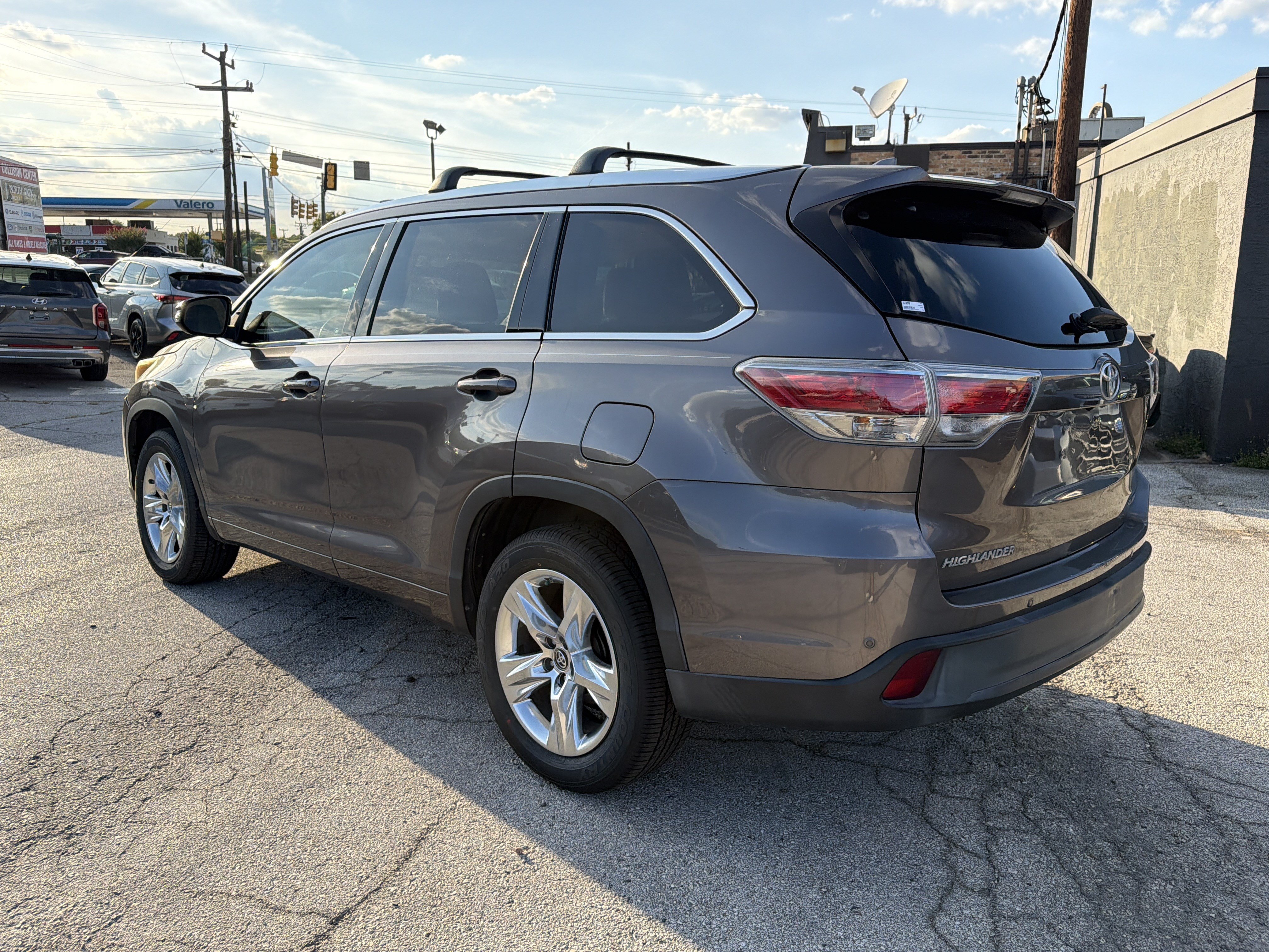 Used 2016 Toyota Highlander Limited FWD image 5