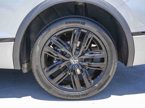 Used 2022 Volkswagen Tiguan SE R-Line FWD image 10