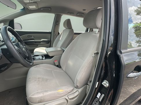 Used 2018 Kia Sedona L FWD image 17