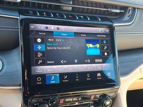 Used 2024 Jeep Grand Cherokee Limited image 18