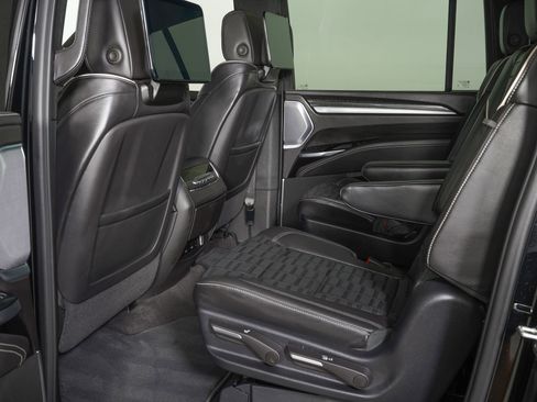 Used 2026 Cadillac Escalade ESV V w/ LPO, ONYX Package AWD/4WD image 15