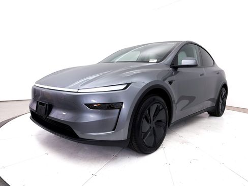 Used 2026 Tesla Model Y Long Range RWD image 13