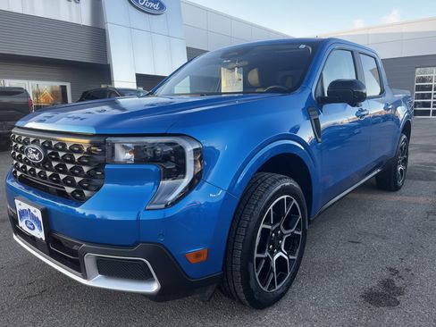 Used 2025 Ford Maverick Lariat w/ 4K Tow Package image 2