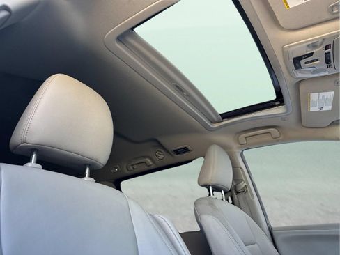 Used 2020 Toyota Sienna XLE w/ XLE Navigation Package FWD image 16