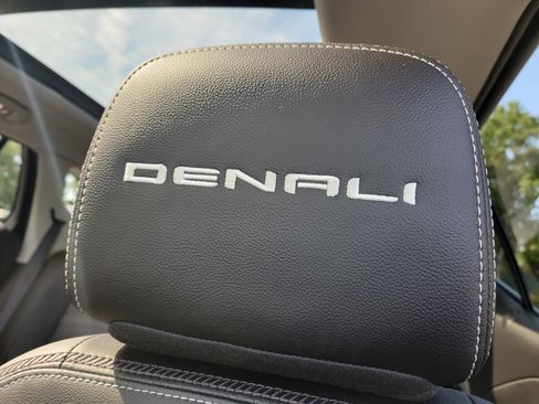 Used 2024 GMC Terrain Denali w/ Denali Premium Package AWD/4WD image 15