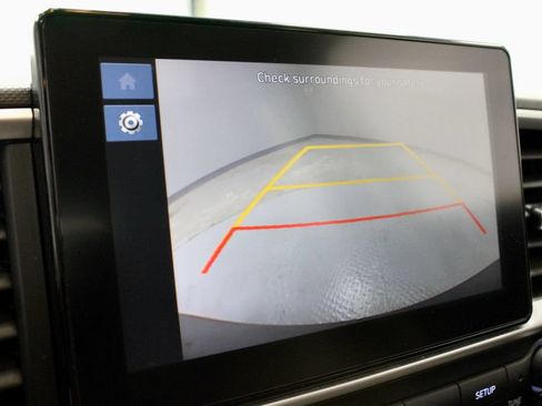 Used 2024 Hyundai Venue SEL FWD image 2