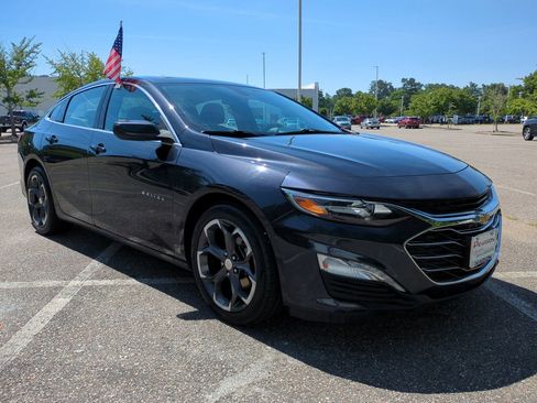 Used 2022 Chevrolet Malibu LT FWD image 2