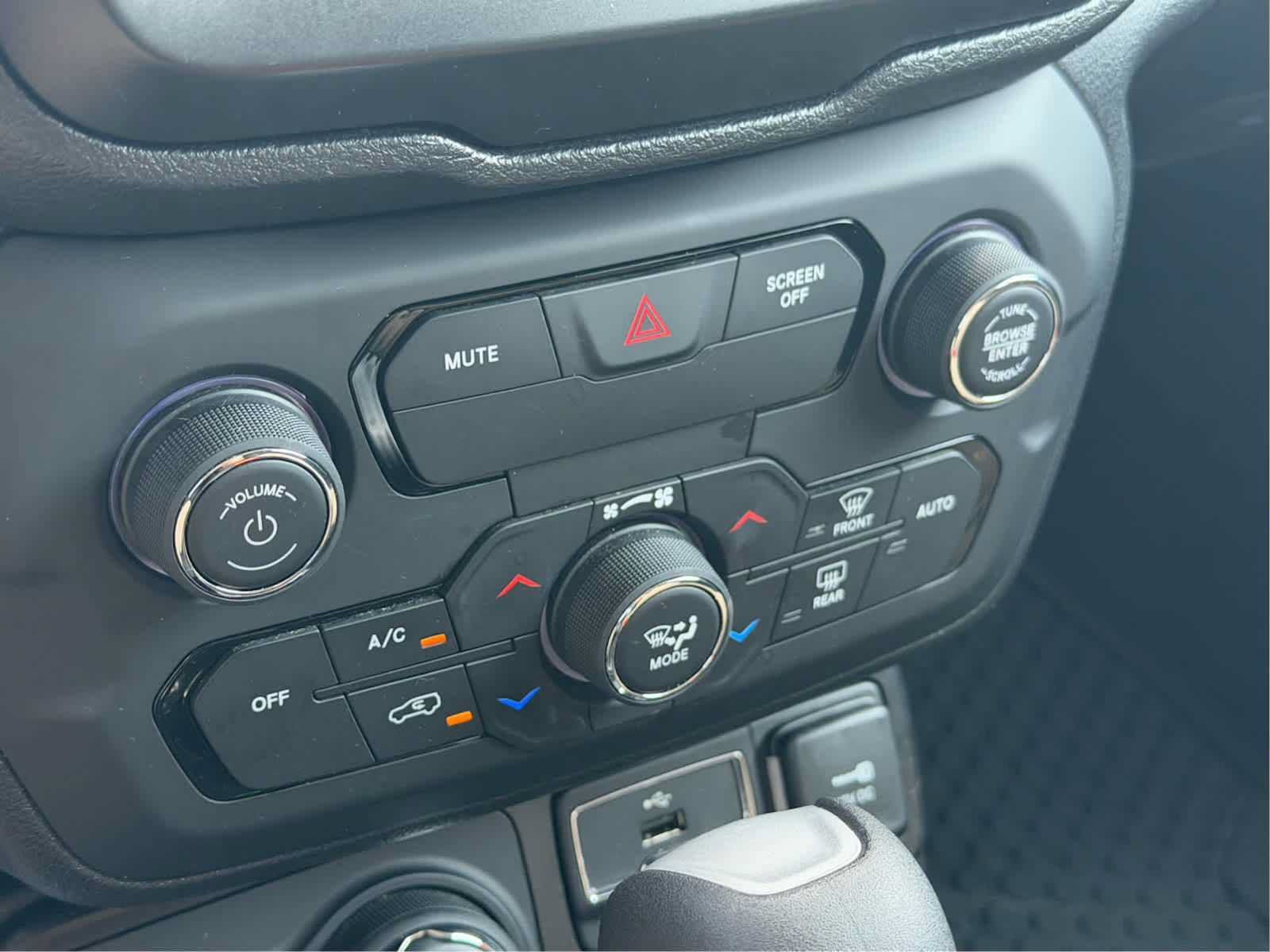 Used 2019 Jeep Renegade Altitude w/ Quick Order Package 2XM AWD/4WD image 20