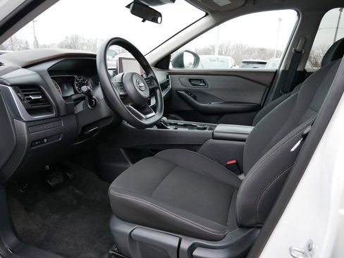 Used 2023 Nissan Rogue S image 11