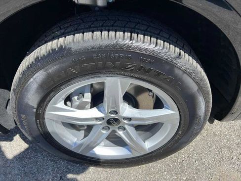 Used 2024 Audi Q5 2.0T Premium w/ Convenience Package image 37