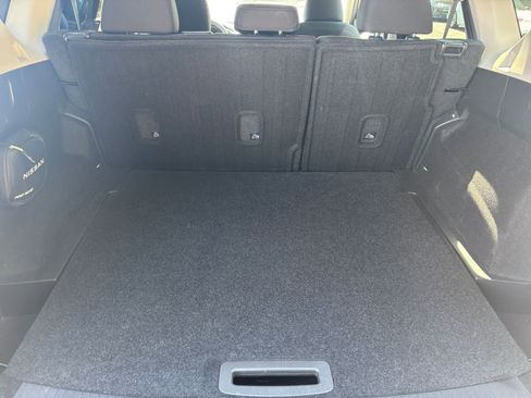 Used 2025 Nissan Rogue SV FWD image 33