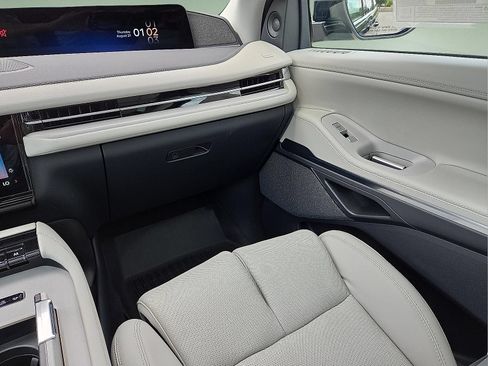Certified 2025 Lincoln Navigator L Reserve AWD/4WD image 38