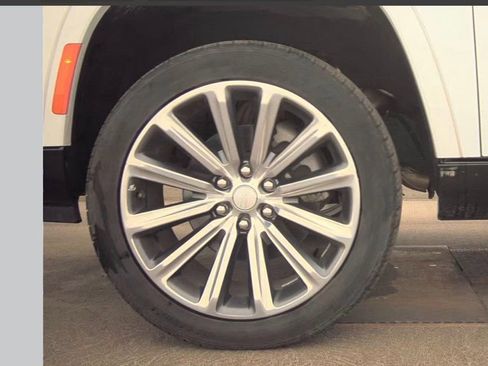 Used 2023 Jeep Grand Wagoneer Series II image 9