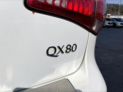 Used 2017 INFINITI QX80 4WD w/ Driver Assistance Package image 8