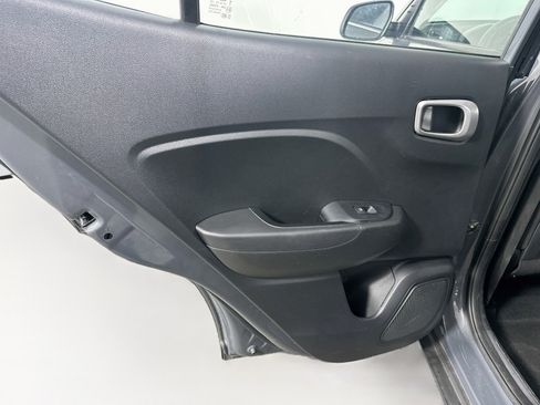 Used 2025 Hyundai Venue SEL FWD image 28