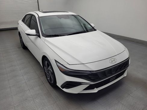 Used 2025 Hyundai Elantra Limited w/ Cargo Package FWD image 13