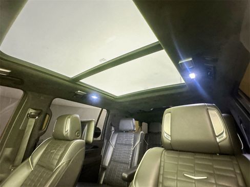 Used 2023 Cadillac Escalade ESV V image 21