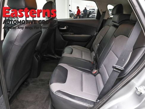 Used 2022 Kia Niro EX FWD image 23